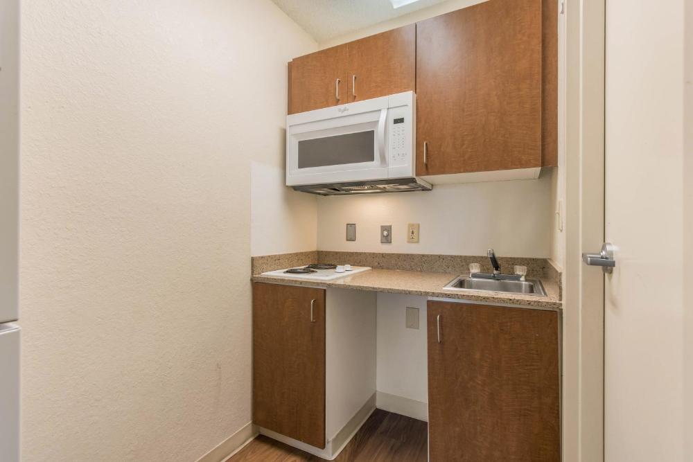  Studio Queen Room First Floor Non-Smoking